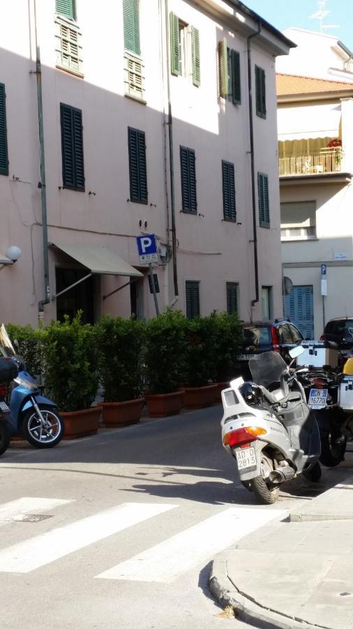 Casa di titta vicino al mare Villa Viareggio Esterno foto