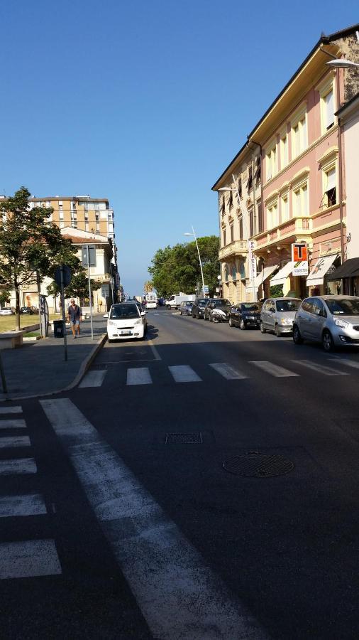 Casa di titta vicino al mare Villa Viareggio Esterno foto